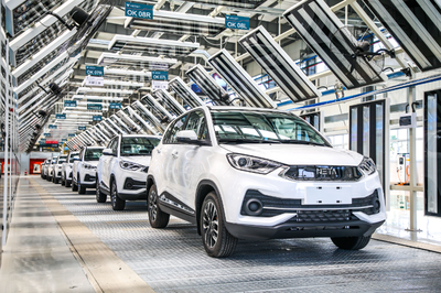 合眾新能源哪吒N01正式下線(xiàn)，開(kāi)啟新能源出行租賃新篇章